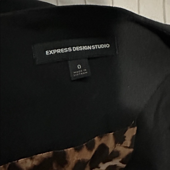 Express Women’s Form Fitting Skirt - Picture 8 of 8